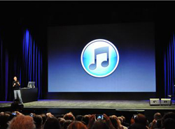 Steve Jobs giới thiệu logo mới của iTunes 10.